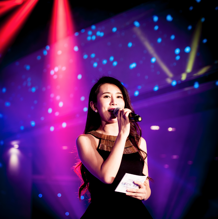 如何挑选商业会议活动主持人