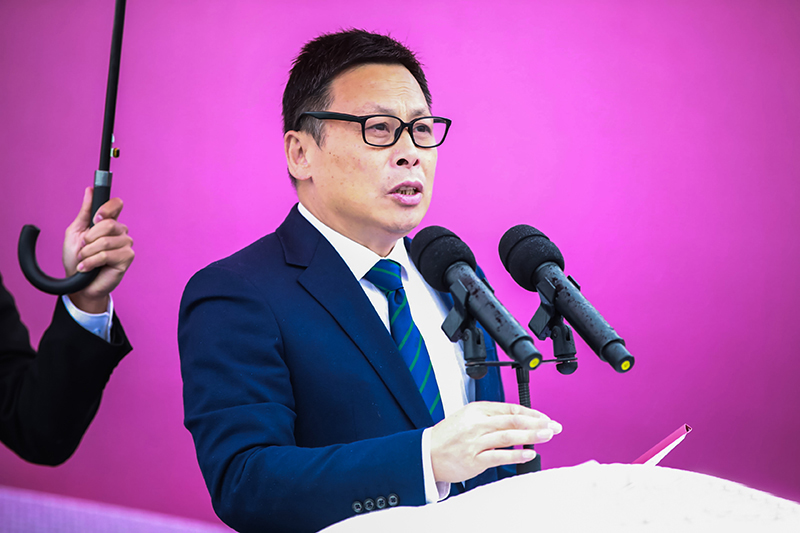 南京校区开工典礼,南京市滨江区委书记李世贵,副区长周育刚等100人